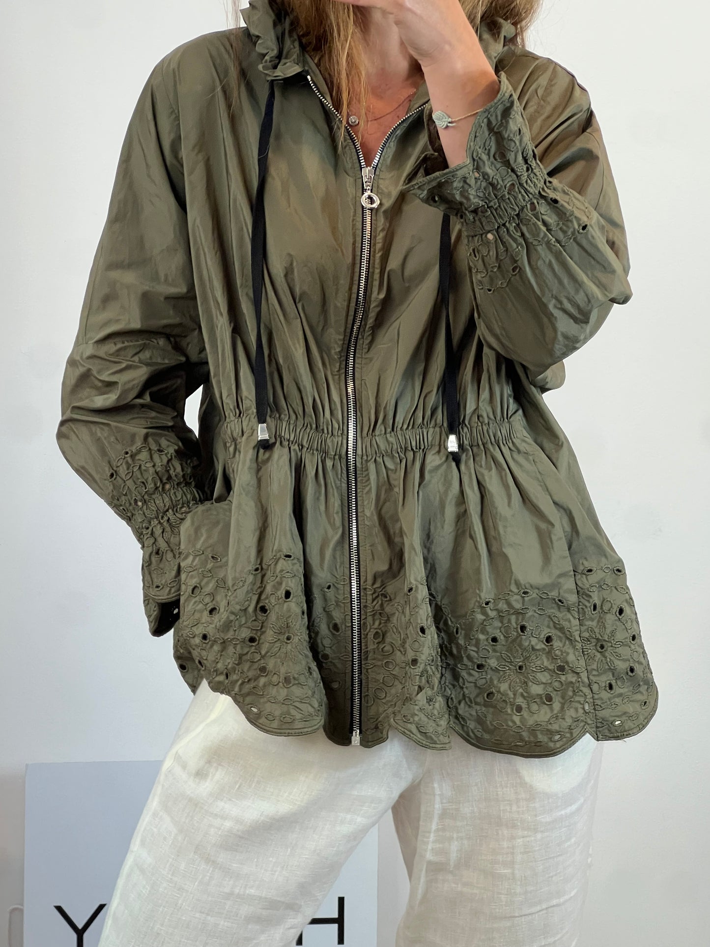 ZARA. Parka fina detalles bordados. T S