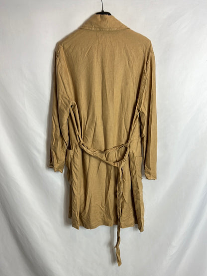THAT OR THAT. Flowing camel linen jacket. TS