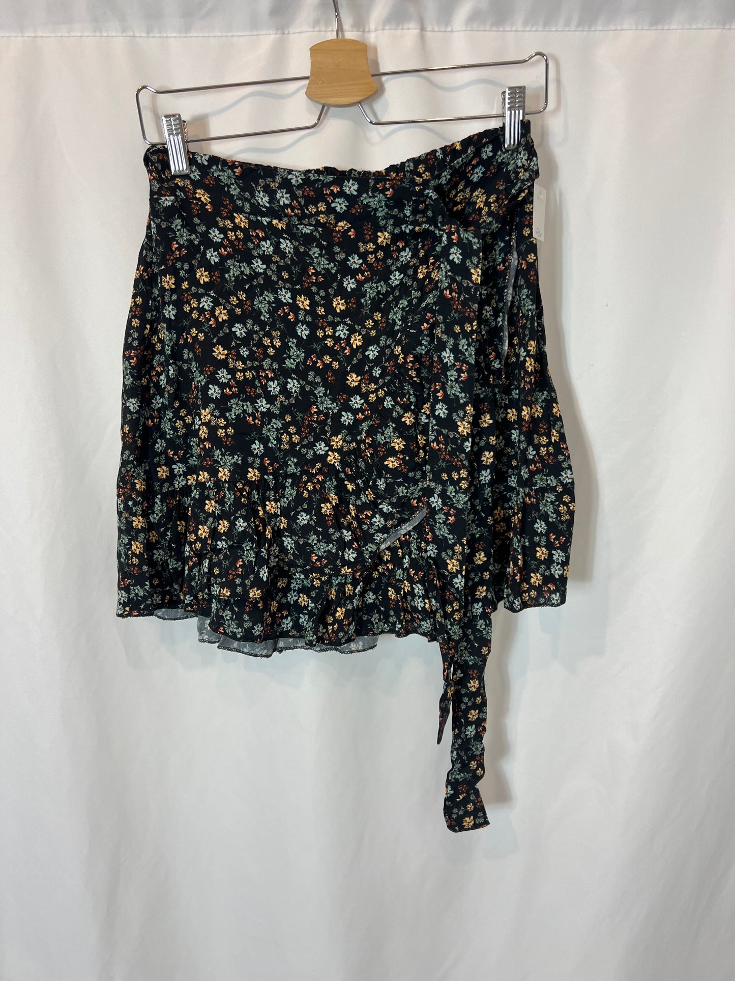 OTRAS. Falda corta flores Tu(S)