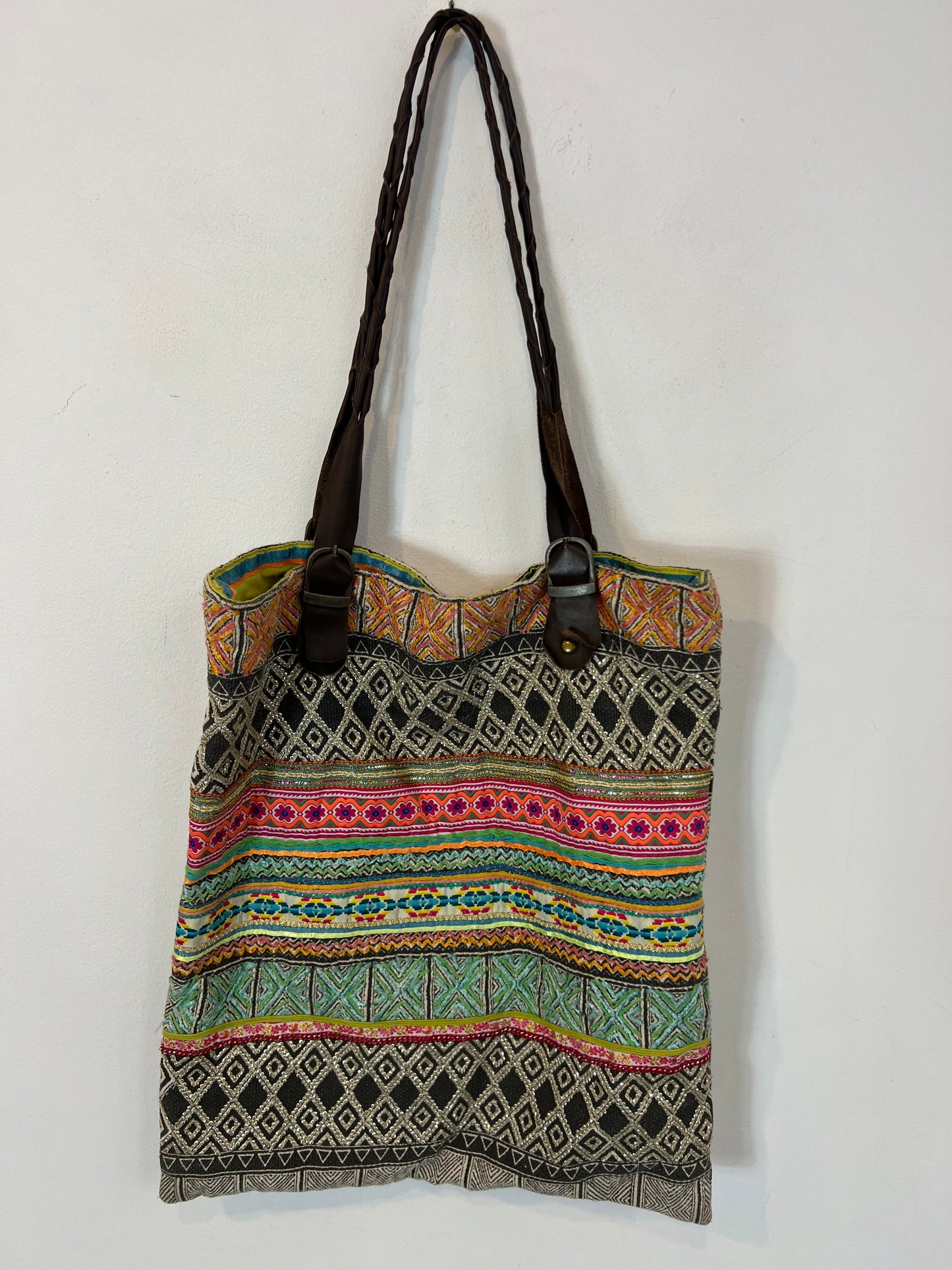 STAR MELA. Textures and colors bag