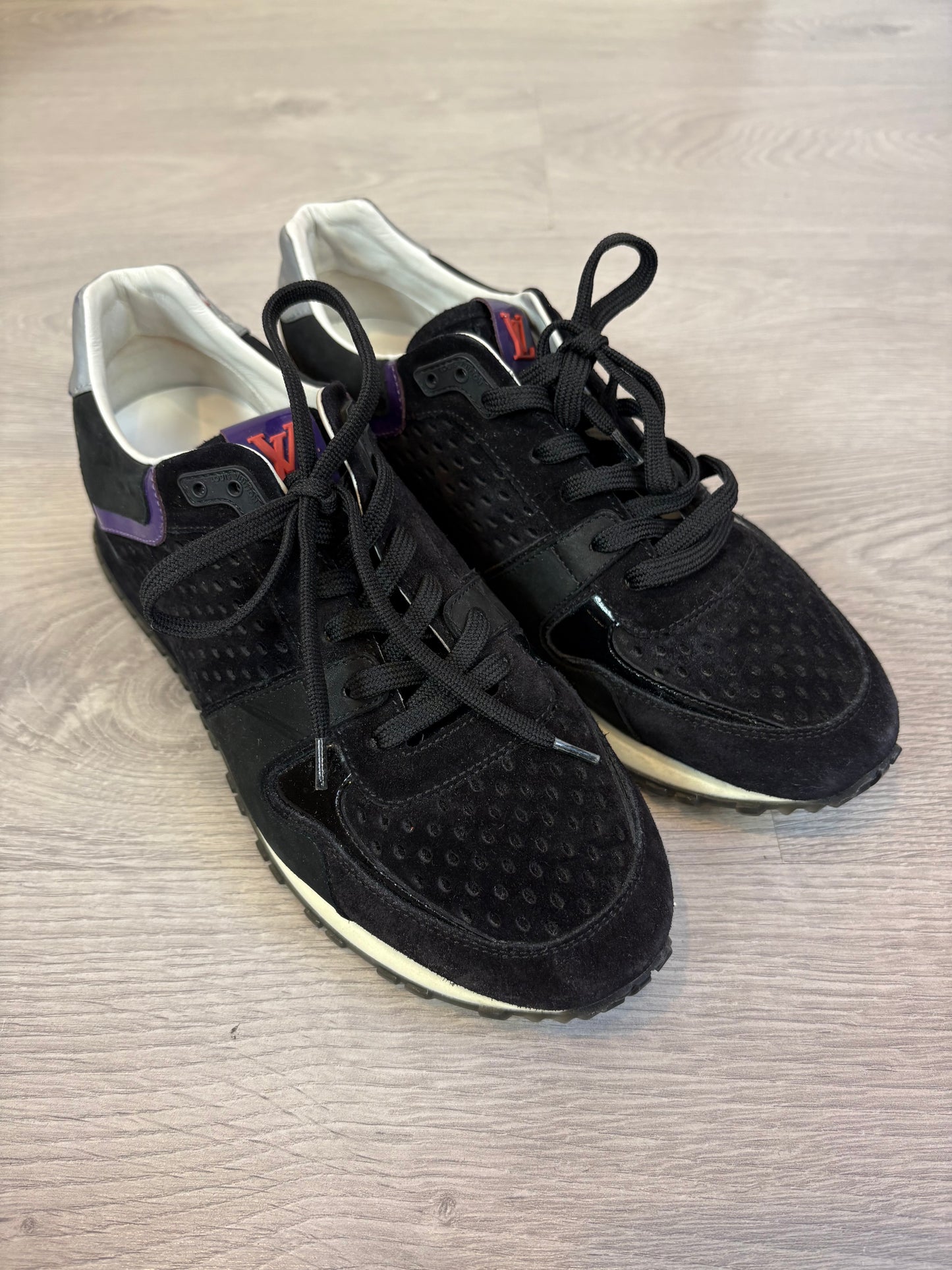 LOUIS VUITTON. Zapatillas piel