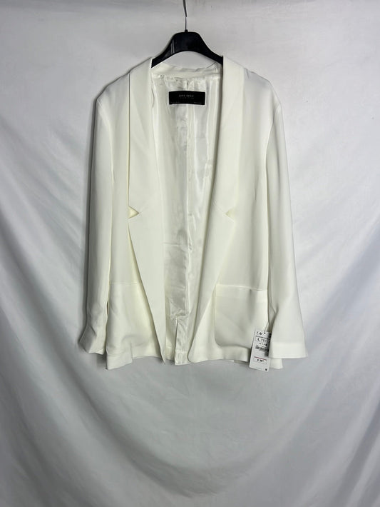 ZARA. Flowy white blazer. TL