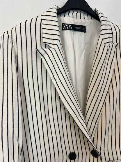 ZARA. Blazer fluida rayas