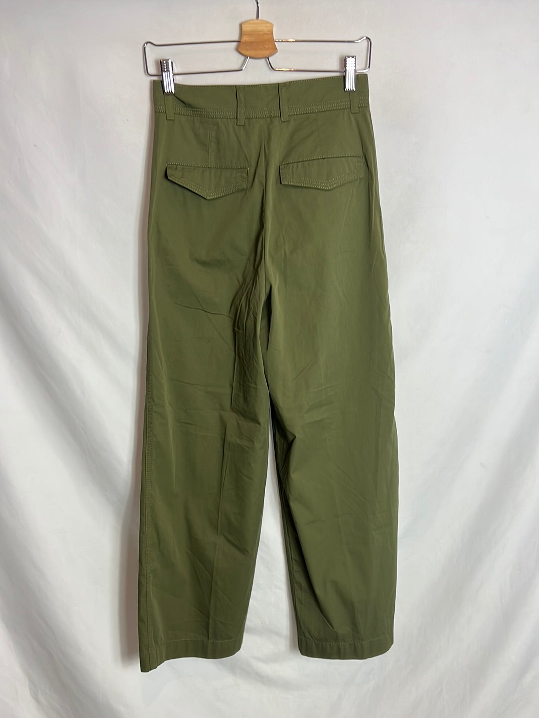 MASSIMO DUTTI. Pantalón verde pata ancha textura. T 34