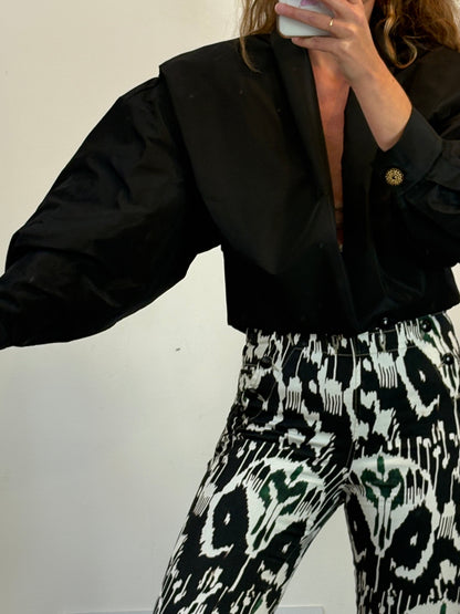 CARMEN MARCH. Chaqueta negra volumen