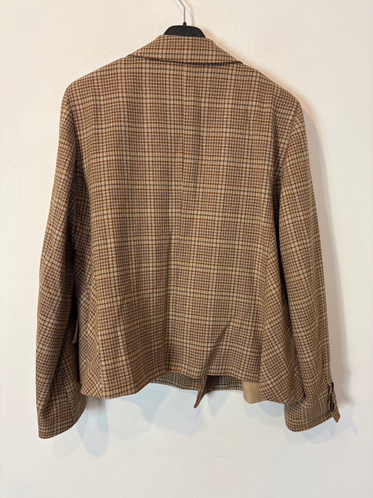 INTROPIA. Traje de chaqueta cuadros tonos beiges