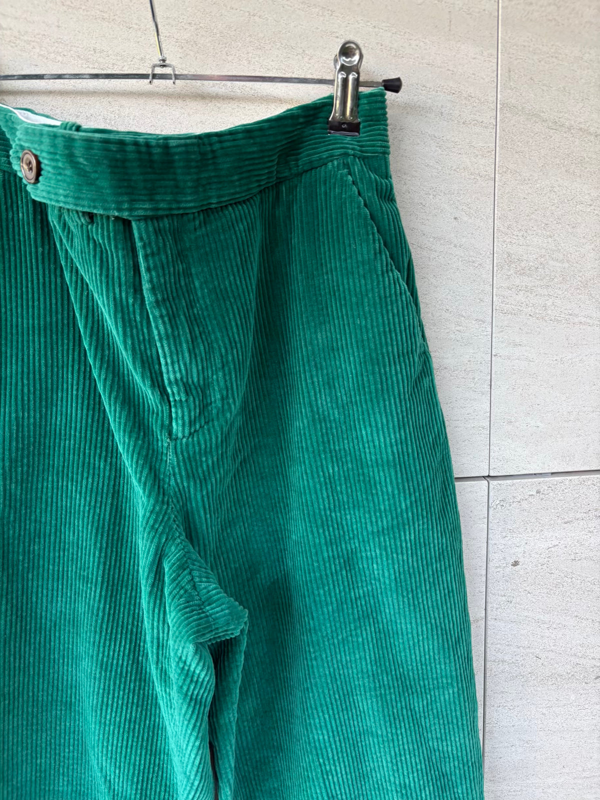 SOEUR. Pantalón recto verde pana