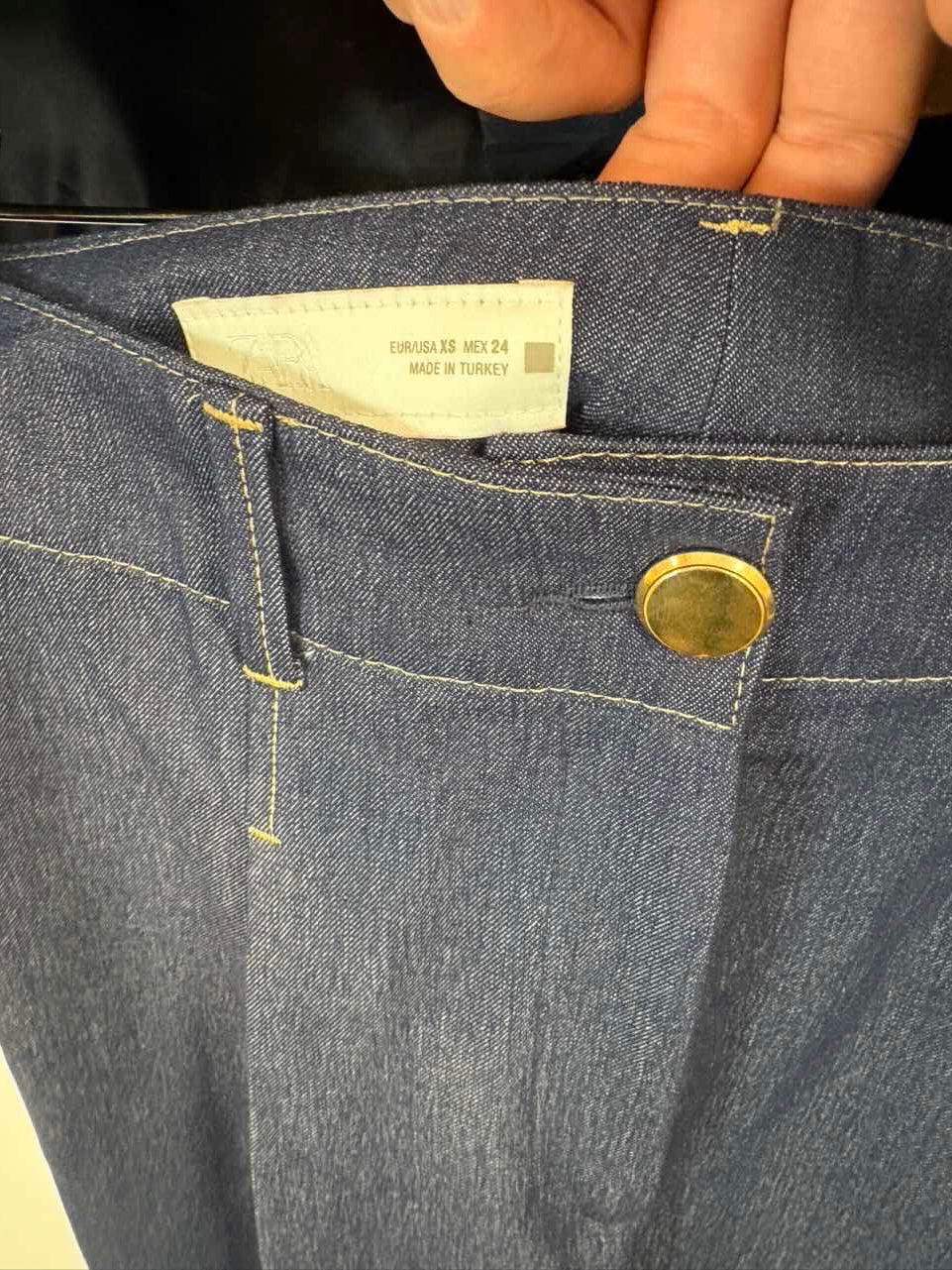 ZARA. Total look denim detalle costuras