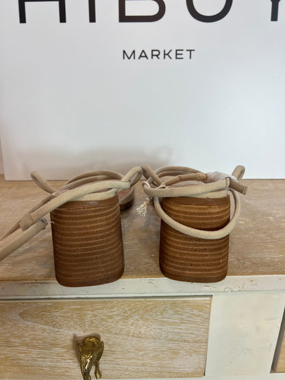 MIM. Beige strap sandal. T 37