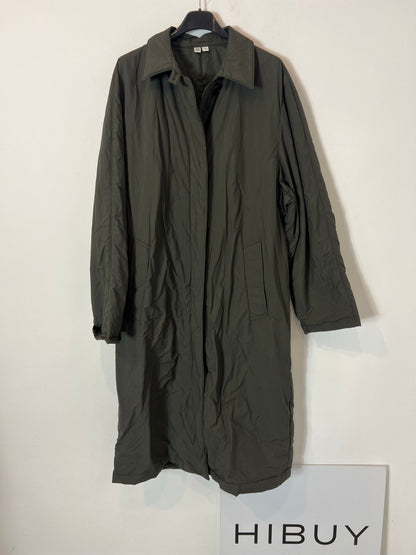 UNIQLO. Gabardina verde acolchada. T M