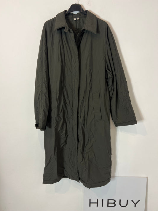 UNIQLO. Gabardina verde acolchada. T M