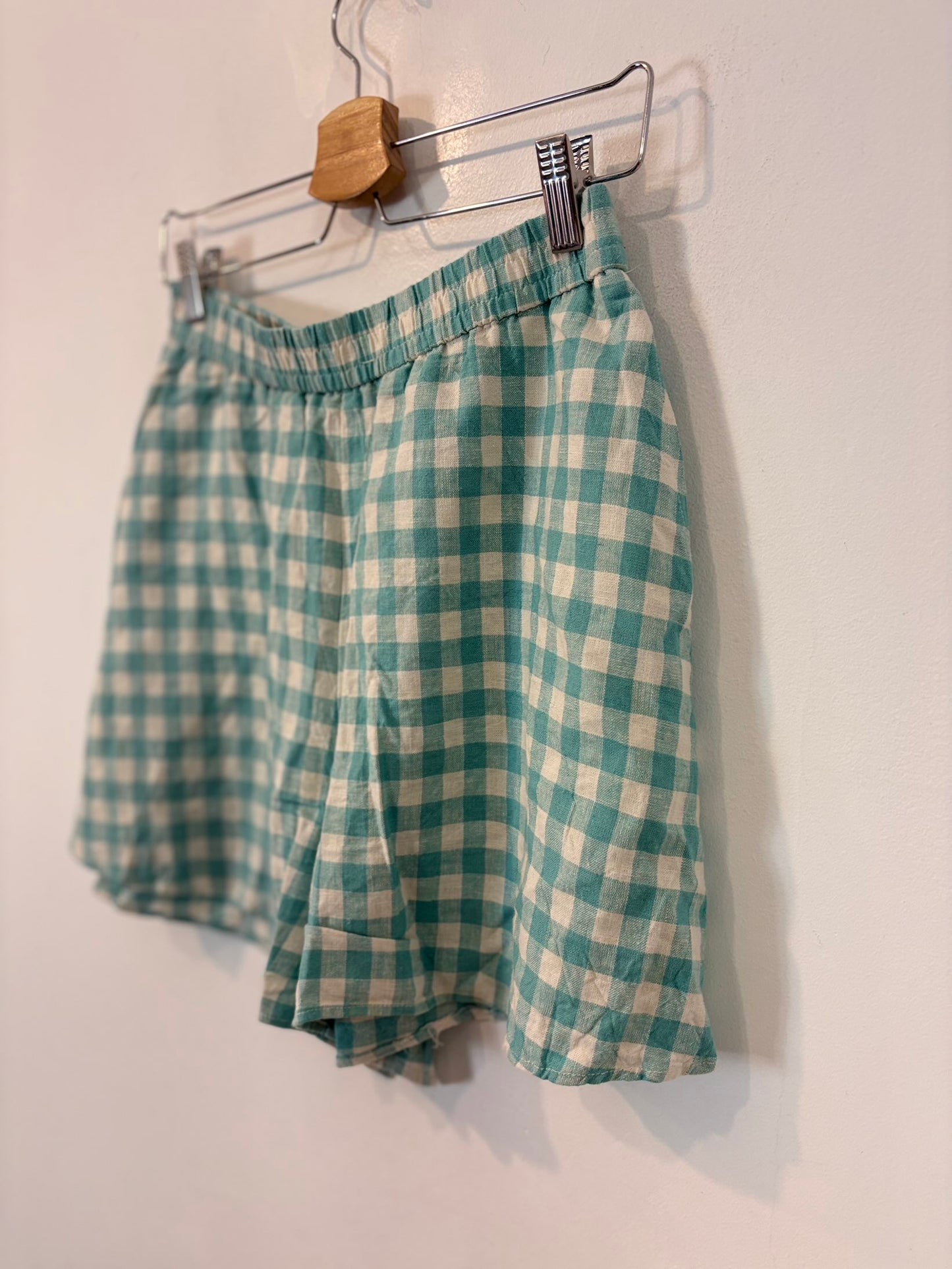 ZARA. Bermuda lino bolsillo en azul turquesa
