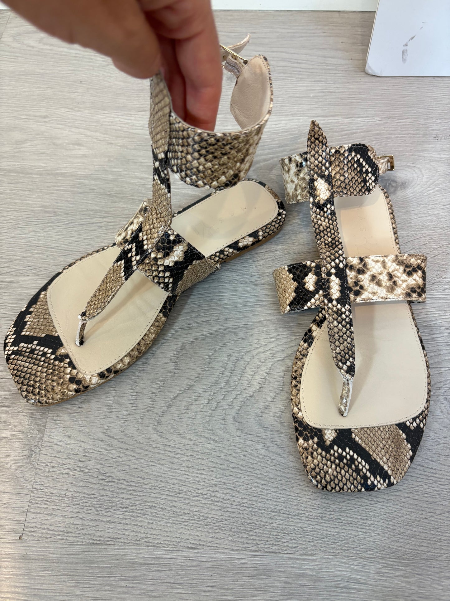 MÁS 34. Sandalias plana snake. T 39