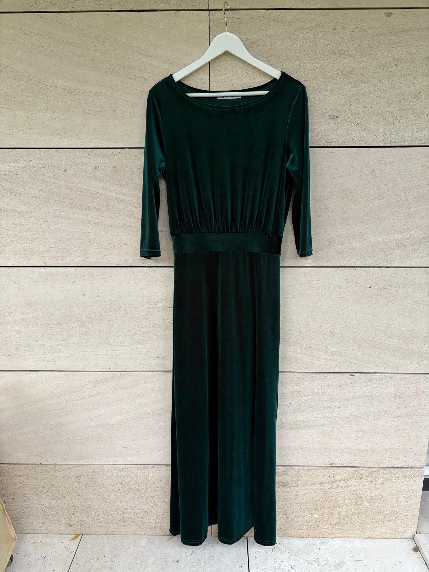 OTRAS. Vestido largo terciopelo verde