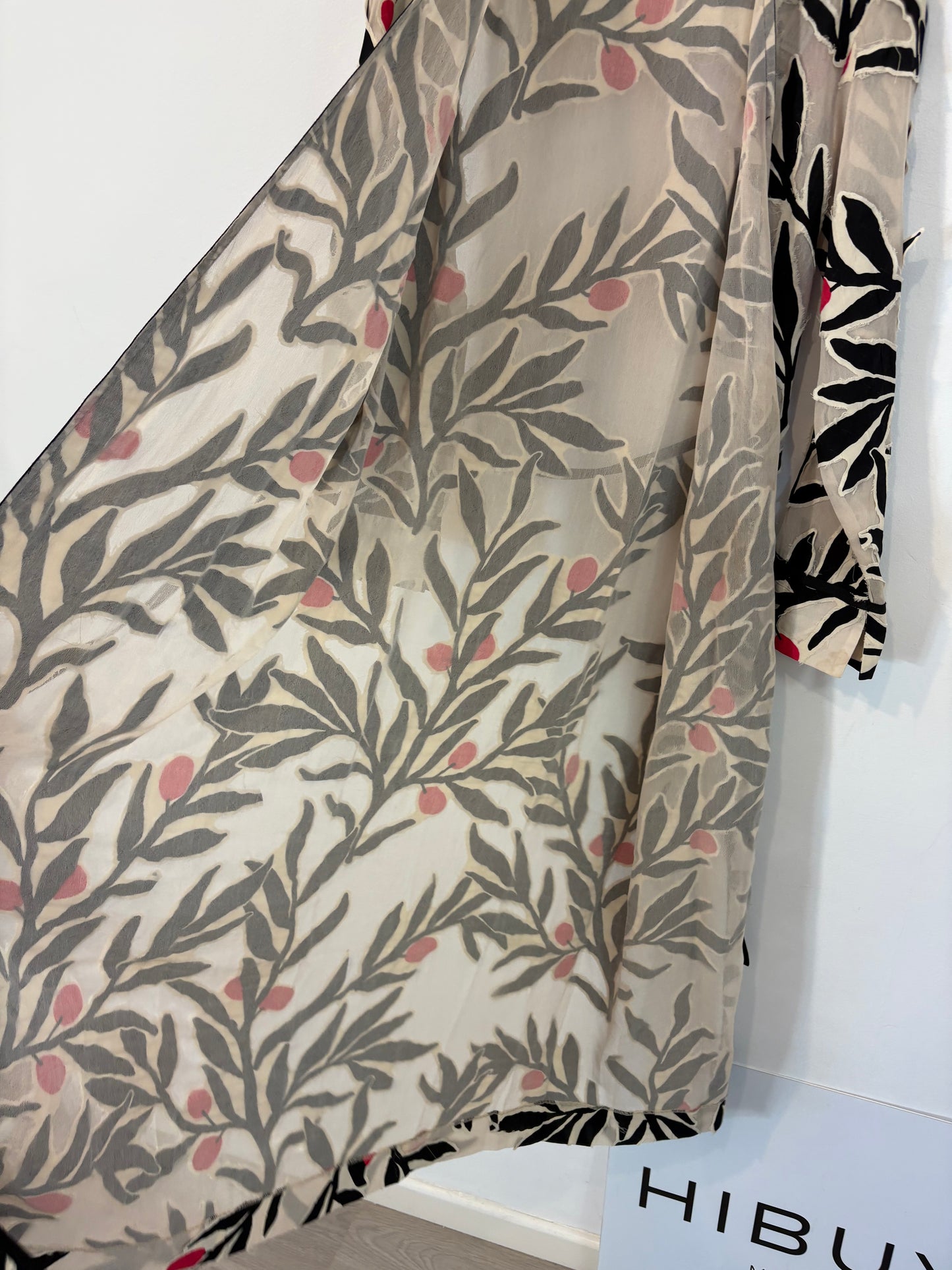 UTERQÜE. Kimono largo estampado texturas