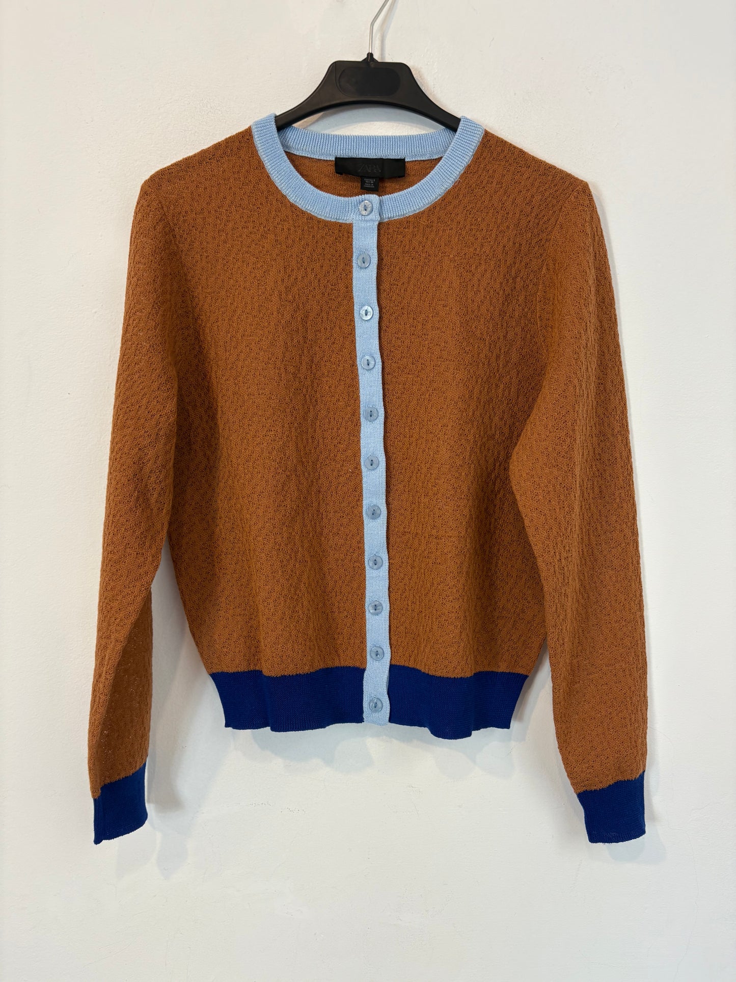 ZARA. Top punto tricolor