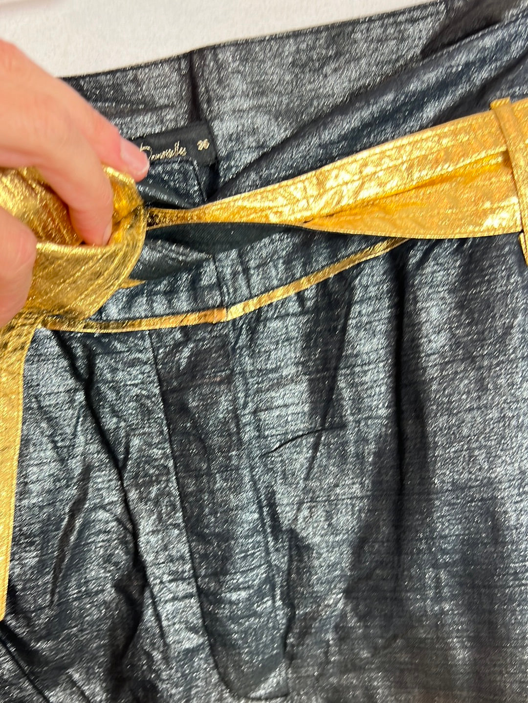 MES DEMOISELLES. Textured trousers in colors. Size 36