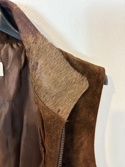 ANTONELLO SERIO. Brown leather vest with fringes. Size 40