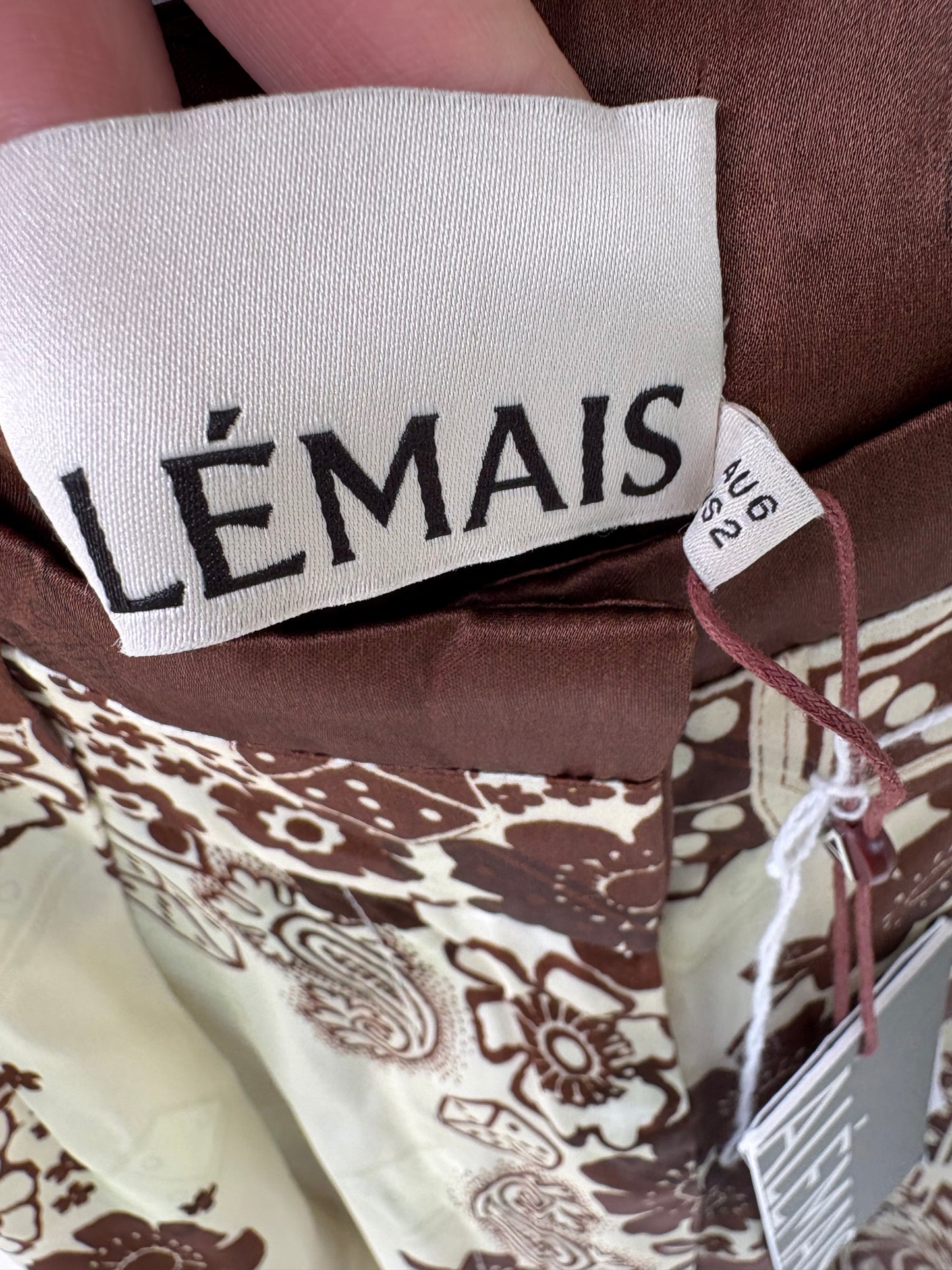 ALÉMAIS. Conjunto fluido  satinado estampado