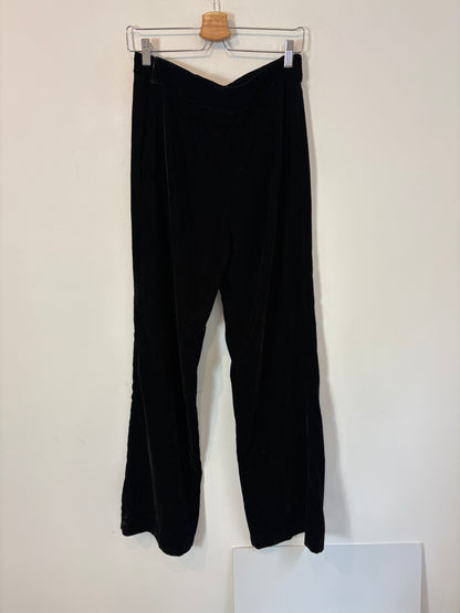 ZARA. Pantalón negro terciopelo