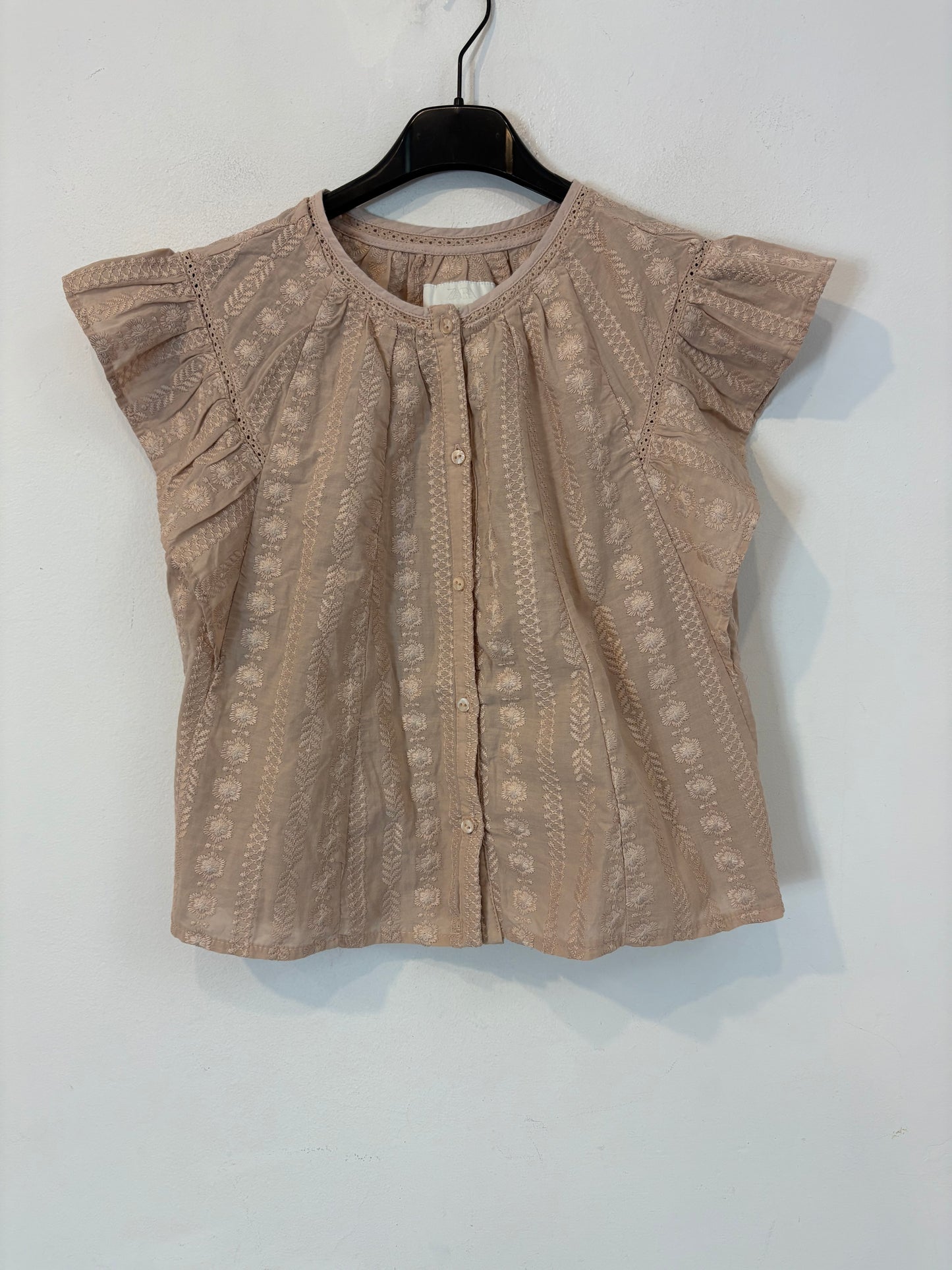 ZARA. Top beige bordado