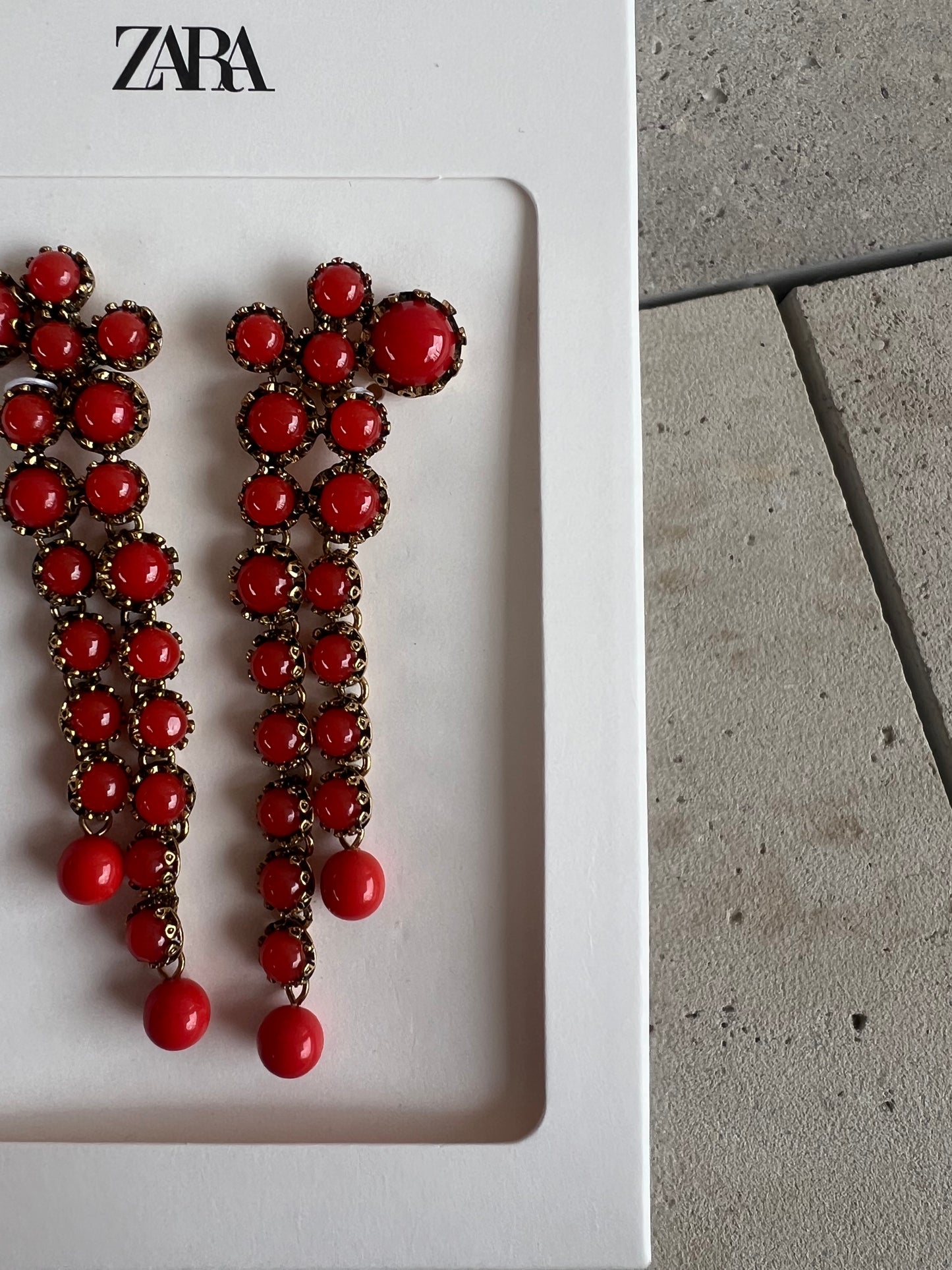 ZARA. Pendientes largos bolitas rojas. T M