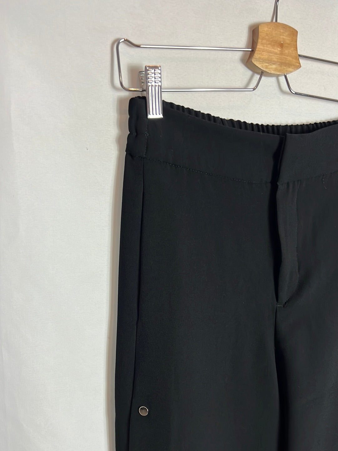 ZARA. Black culottes with side buttons, size 38