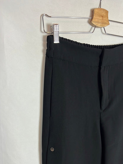 ZARA. Black culottes with side buttons, size 38