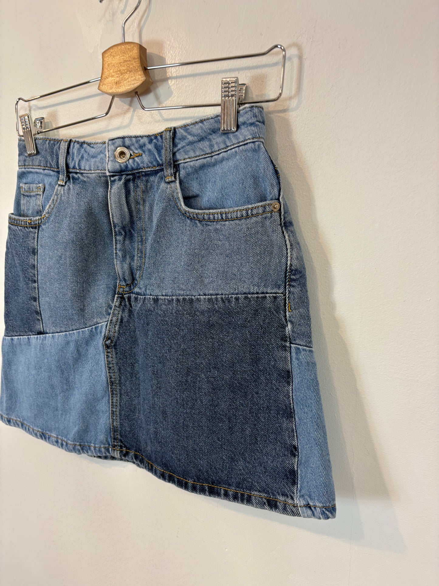 ZARA. Minifalda vaquera corta