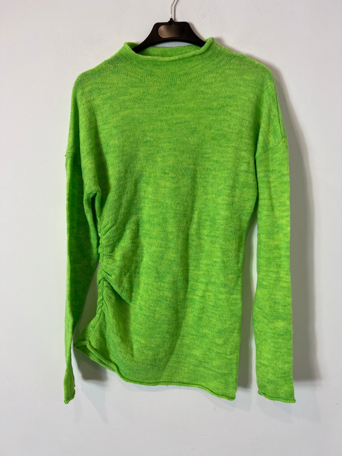 OTRAS. Jersey verde flúor detalle fruncido. T S