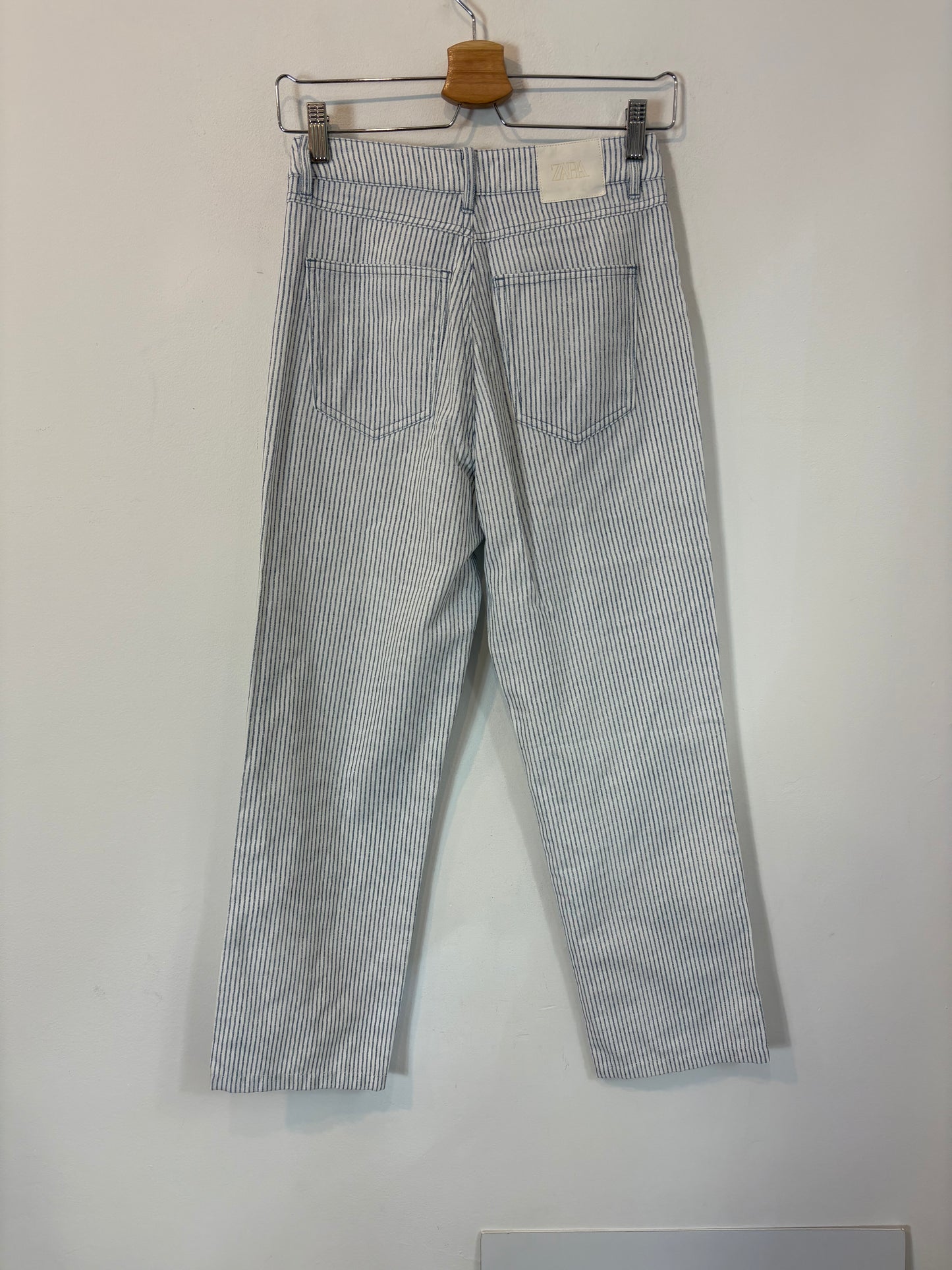 ZARA. Lightweight striped denim. Size 34