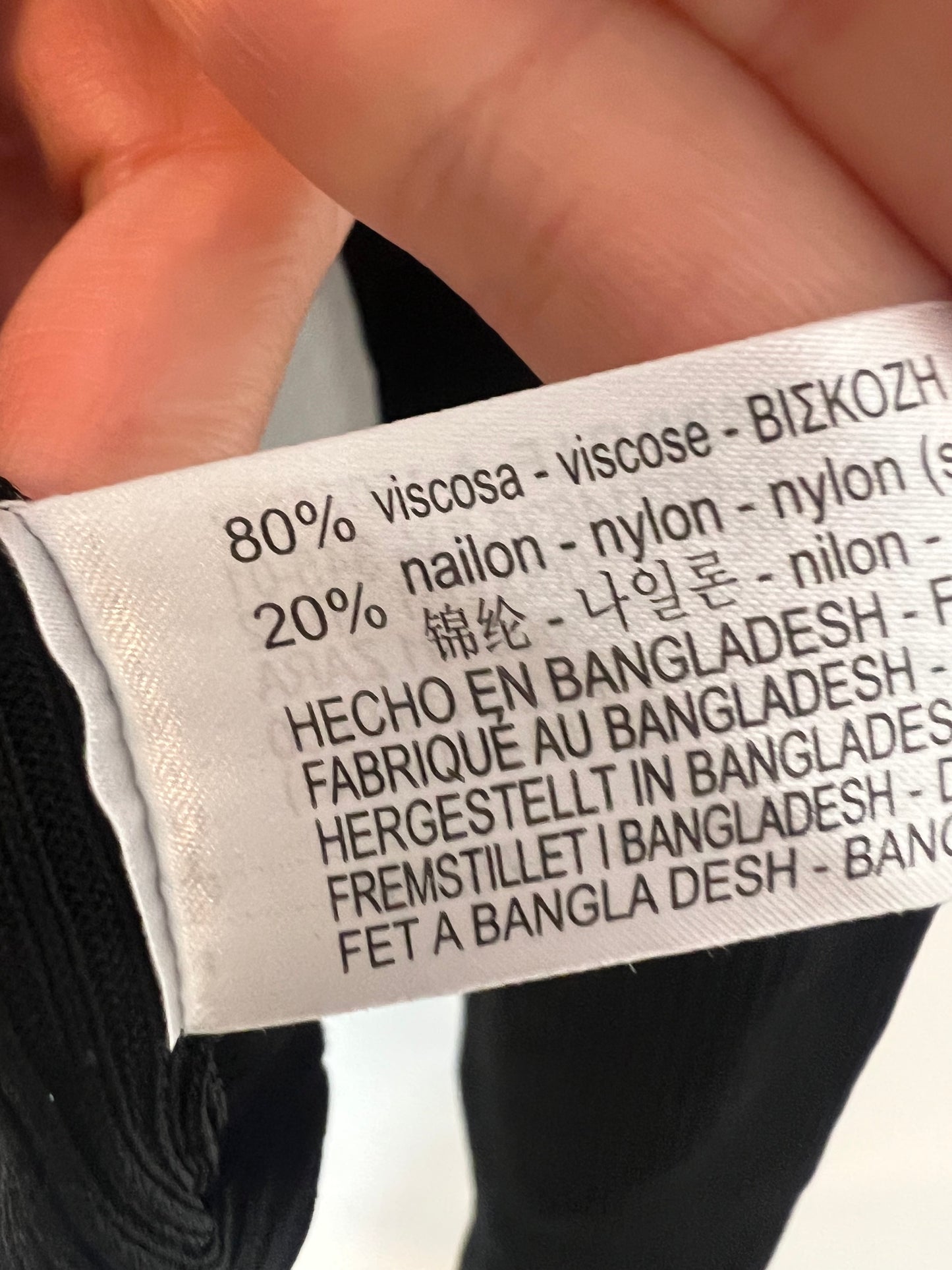 ZARA. Top negro canalé fluido. T L