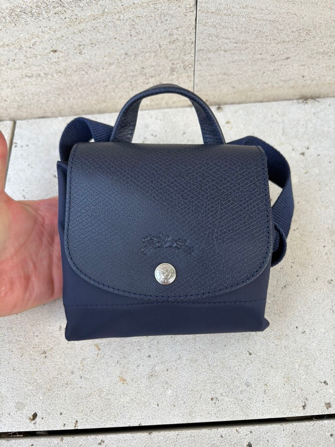 LONGCHAMP. Mochila Le Pliage en azul marino