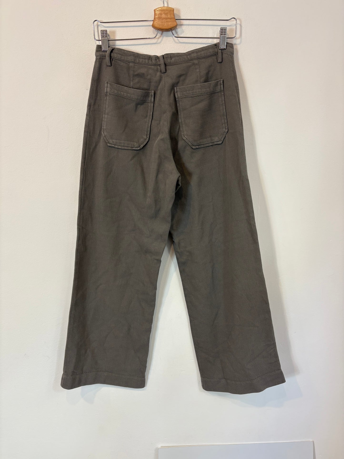 SESSÚN. Gray pants with pockets. Size 36