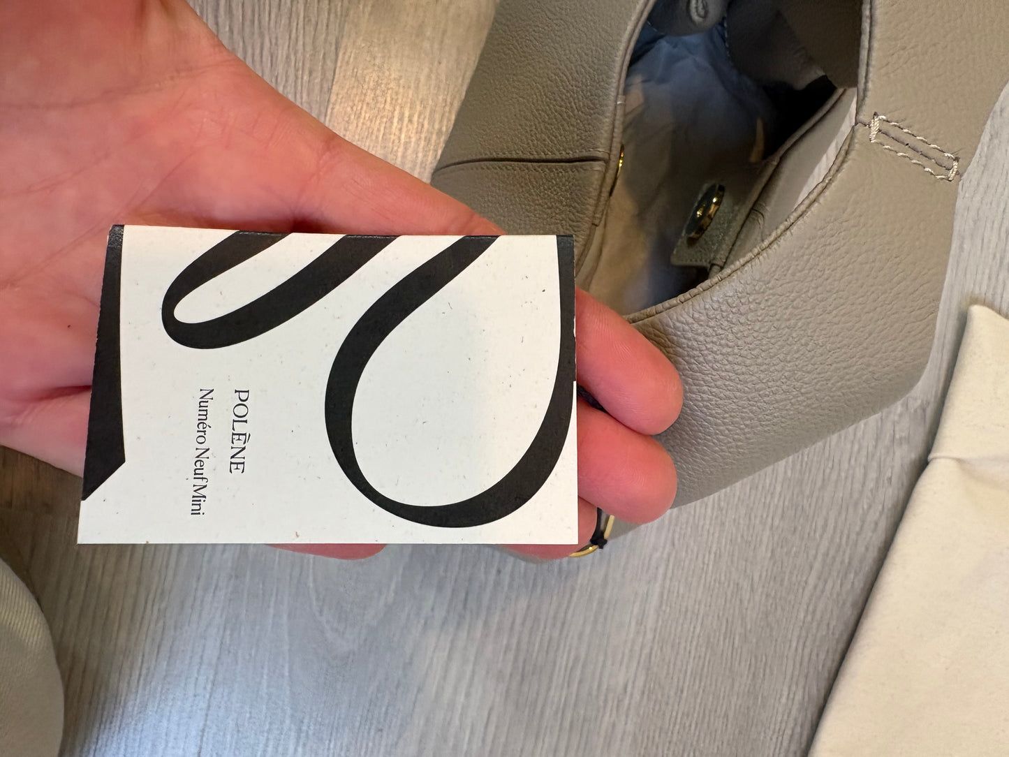 POLÉNE. Bolso gris topo mini