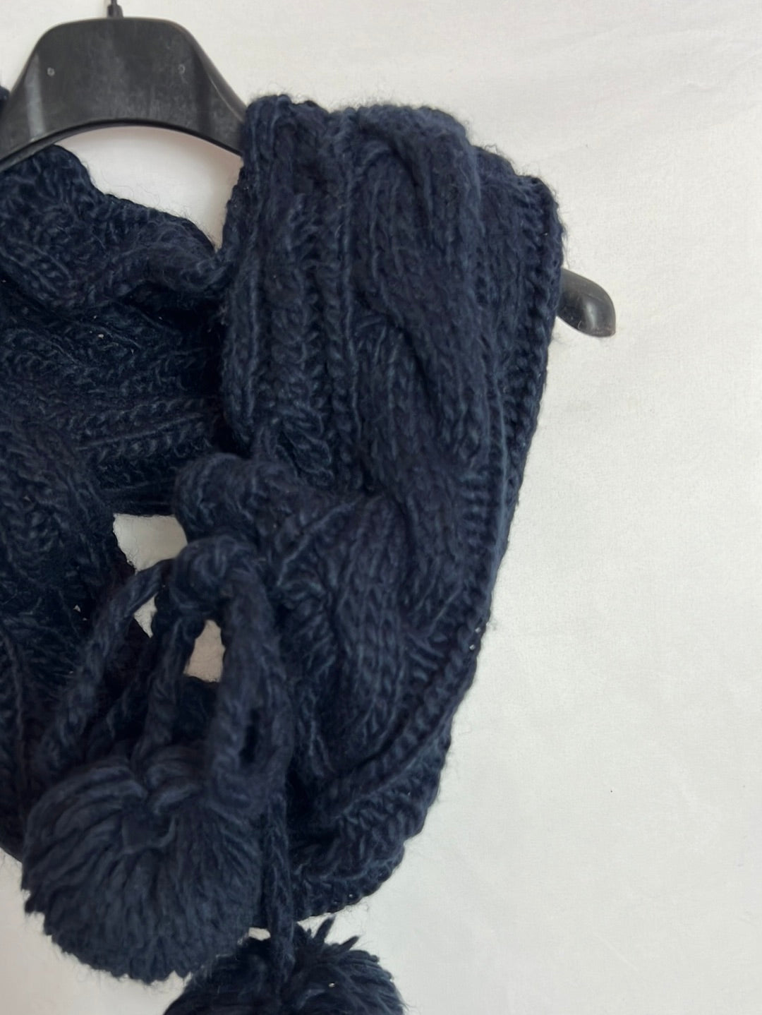 OYSHO. Cuello azul borlas. T U