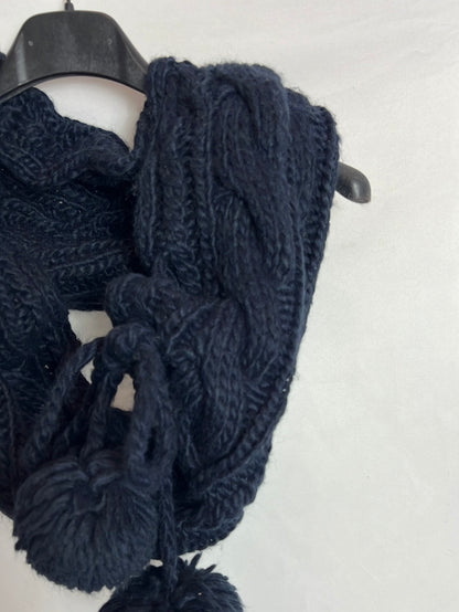 OYSHO. Cuello azul borlas. T U