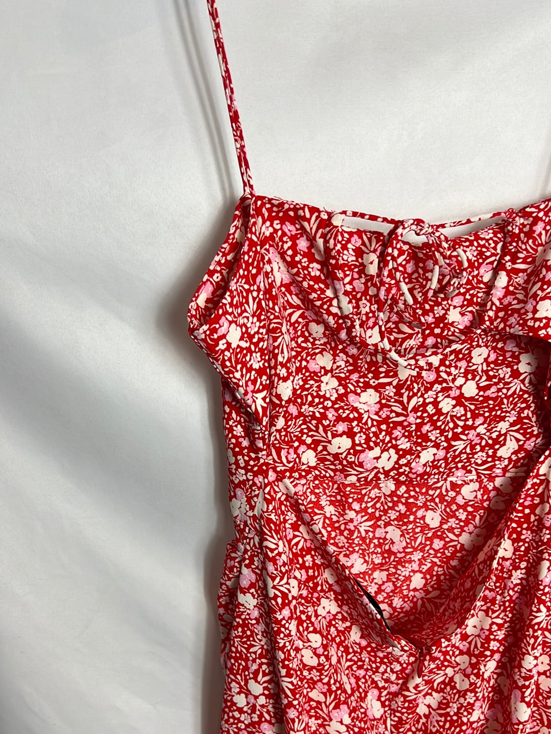 ZARA. Vestido midi rojo flores. T M