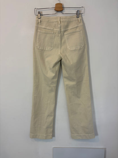 Pantalón beige recto bolsillos