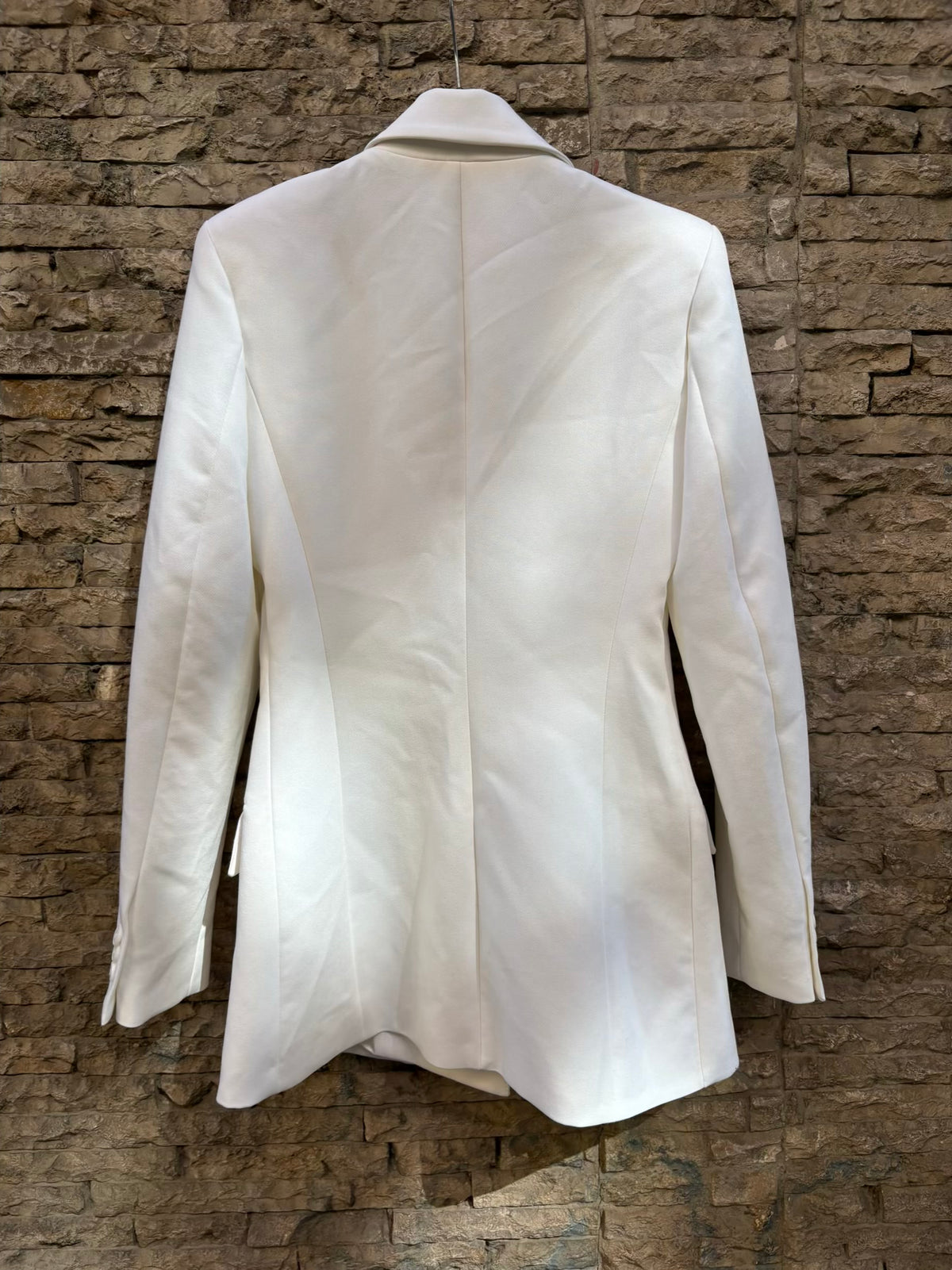 ZARA. Blazer blanca hombreras