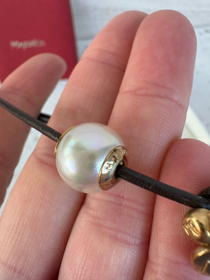 MAJORICA. Pulsera cuero perla