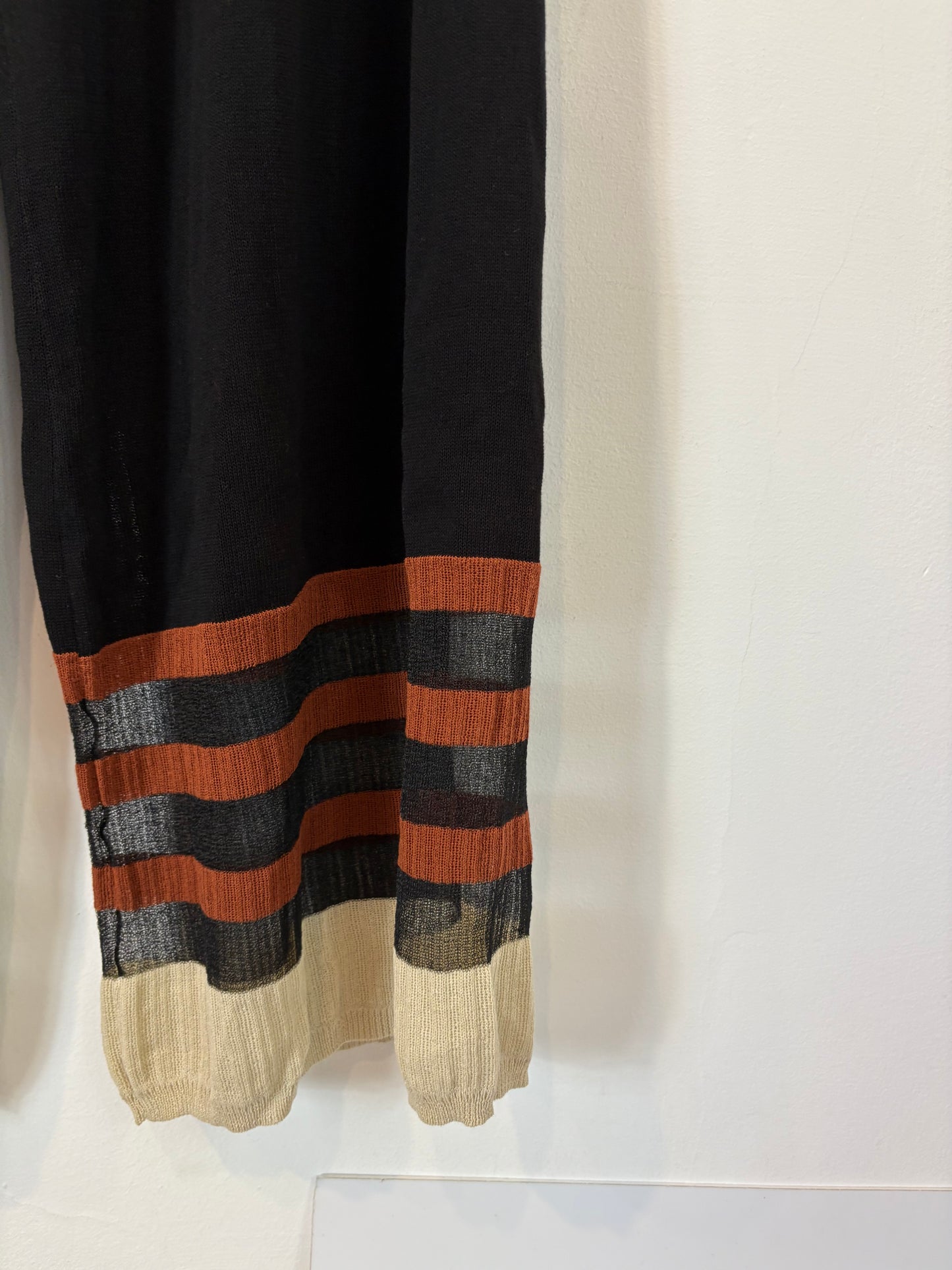 IS COMING. Conjunto punto rayas T.s