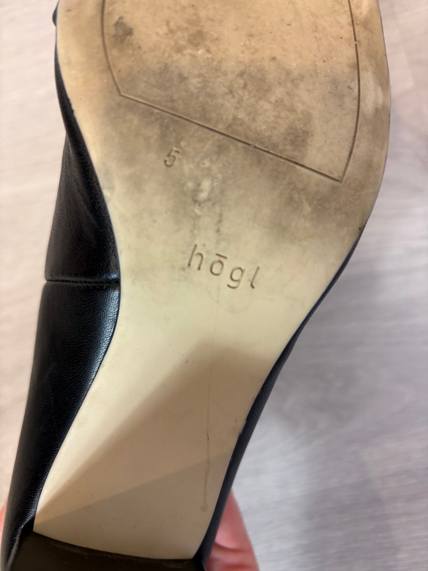 HOGL. Zapatos tacón piel hebilla dorada. T 38