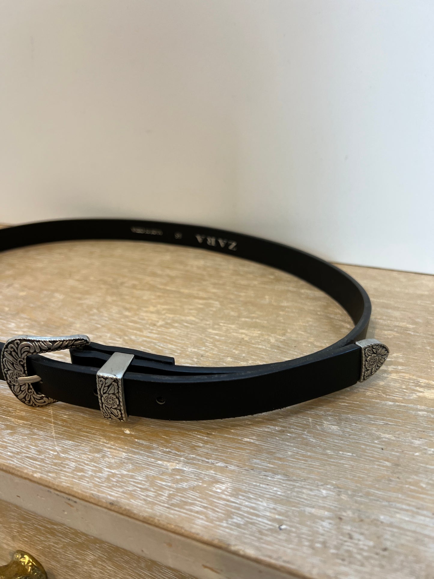 ZARA. Cinturón negro  doble hebilla. T 85