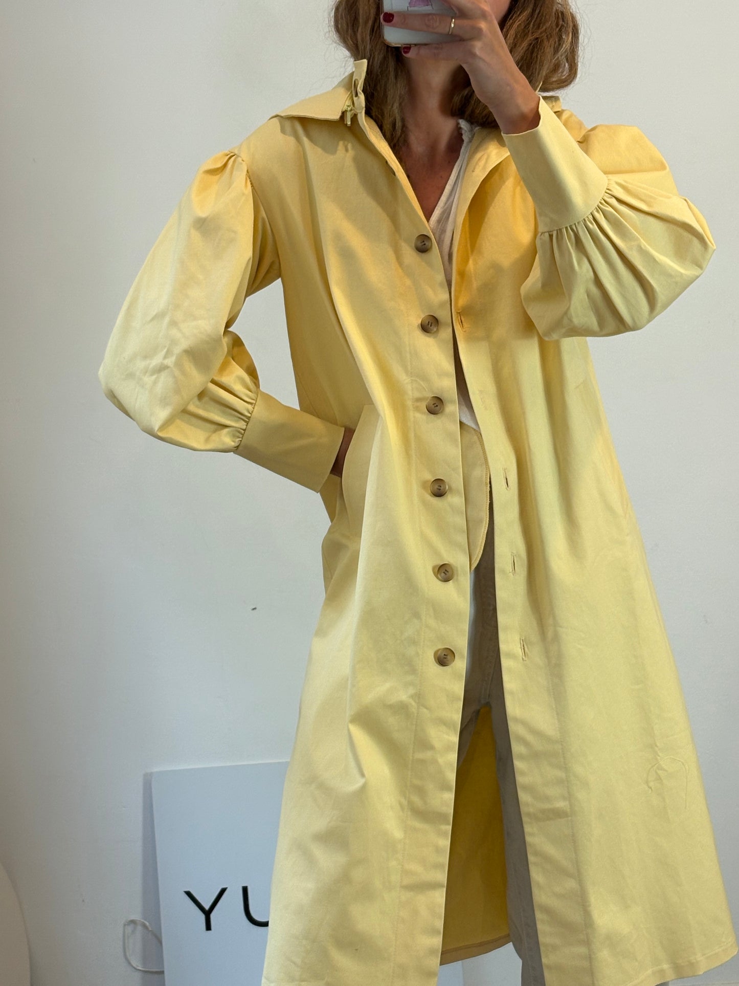 MAGNOLYA. Gabardina capucha pastel