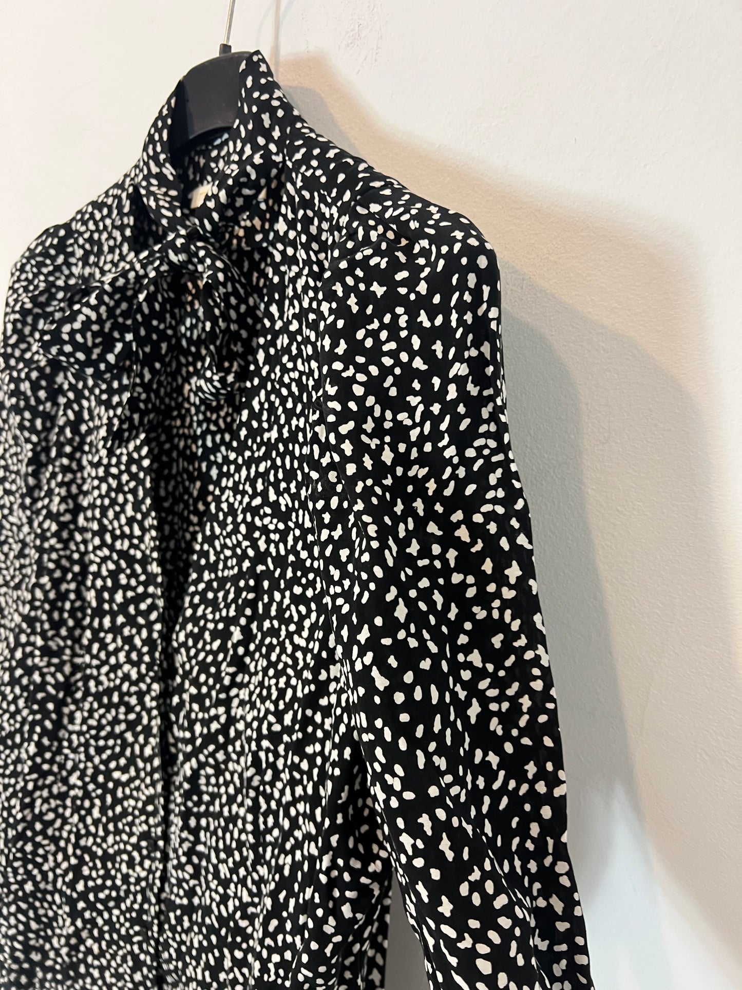 MAJE. Flowy black printed blouse. Size 2(M)