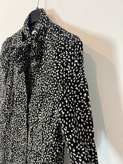 MAJE. Flowy black printed blouse. Size 2(M)