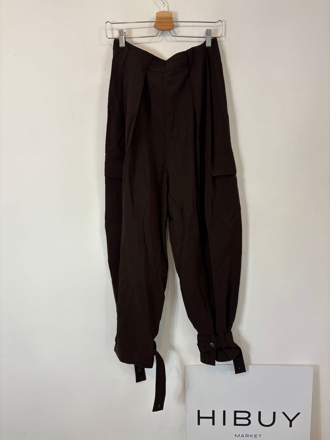 ZARA. Pantalón marrón pinzas detalle tobillo