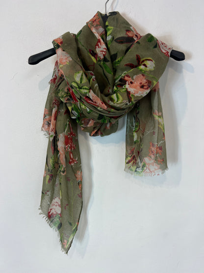 PARFOIS. `Pañuelo verde estampado flores