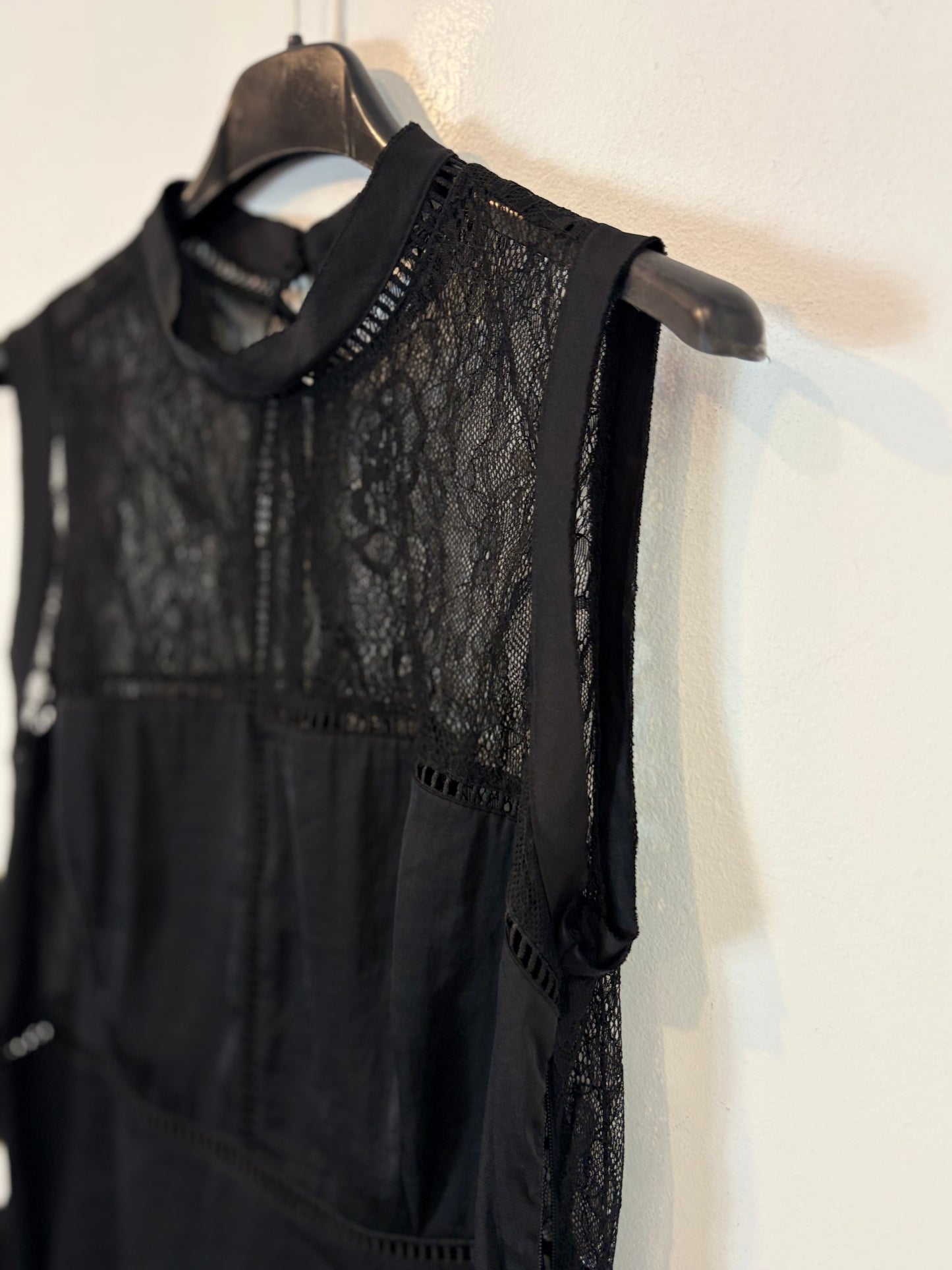 OTRAS. Top negro lencero encajes. T S